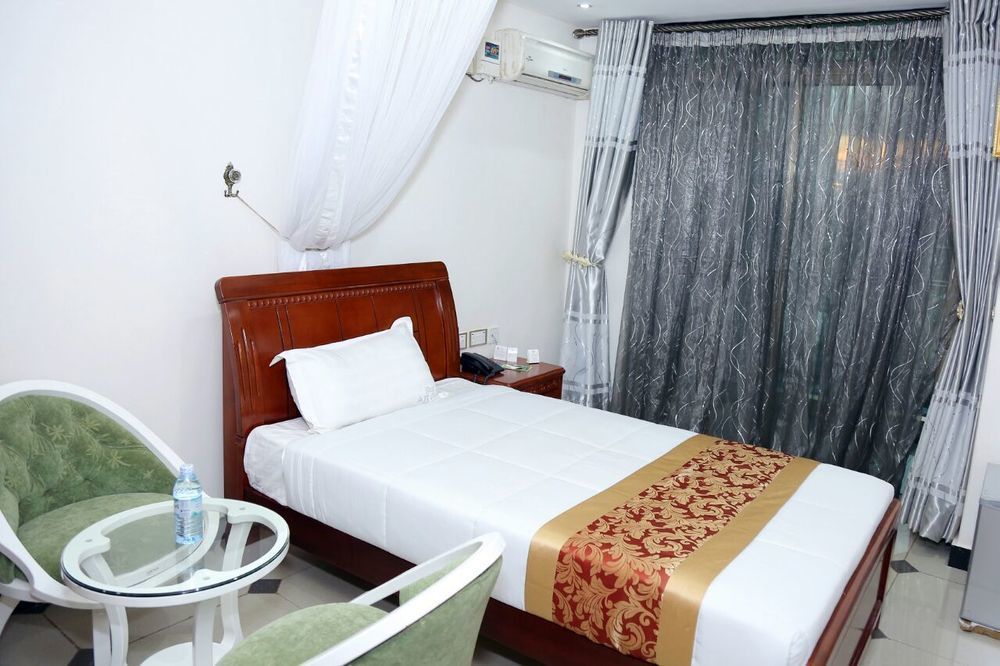 La Grande Hotel Кампала Экстерьер фото