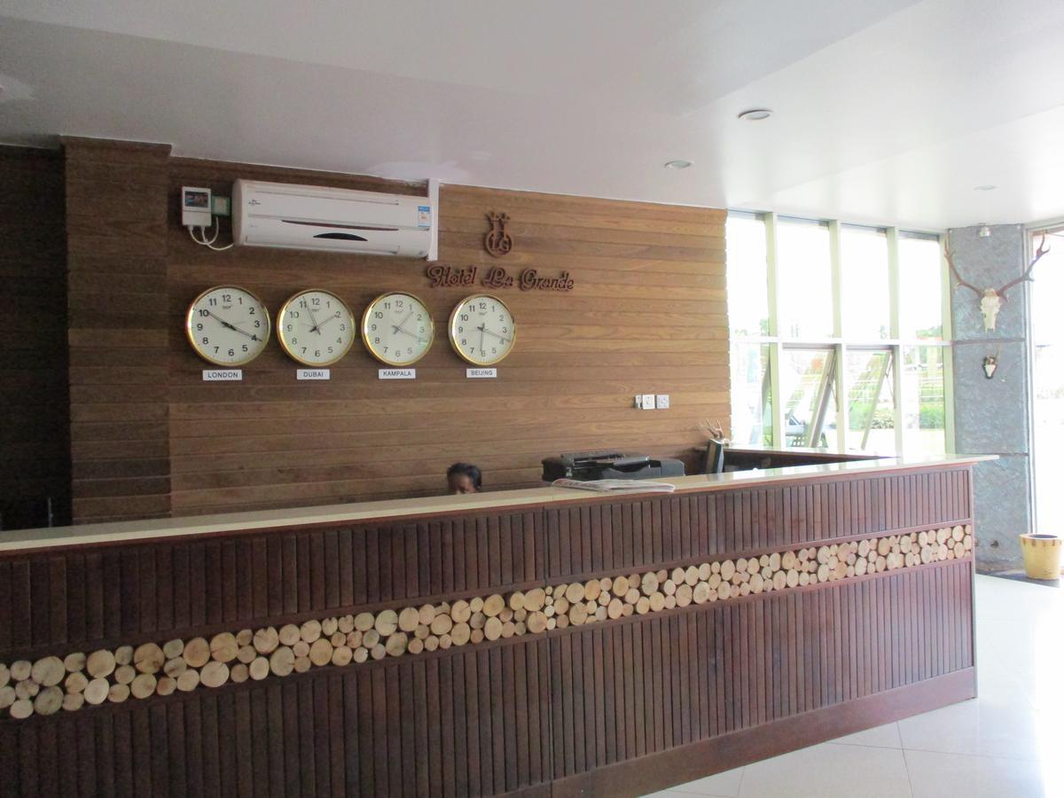 La Grande Hotel Кампала Экстерьер фото