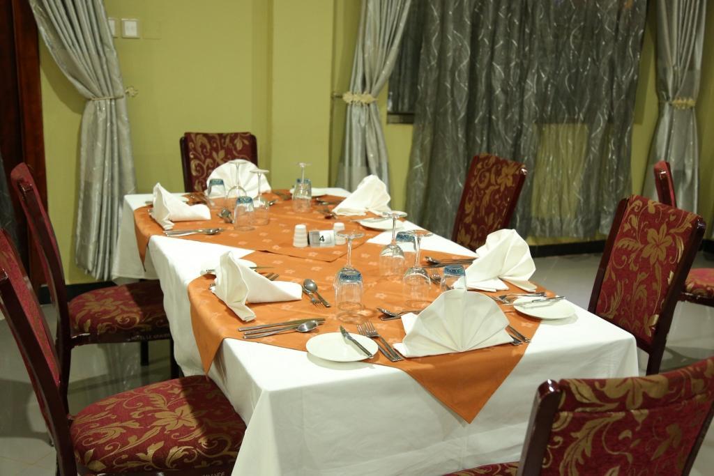 La Grande Hotel Кампала Экстерьер фото