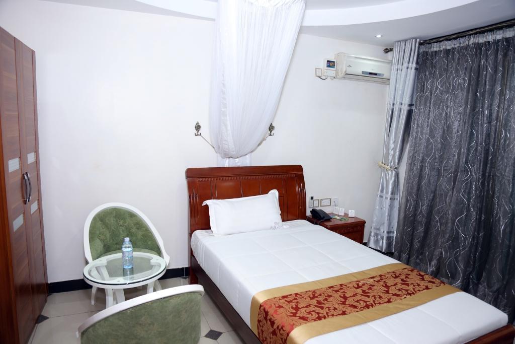 La Grande Hotel Кампала Экстерьер фото