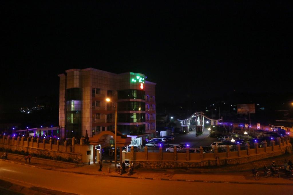 La Grande Hotel Кампала Экстерьер фото